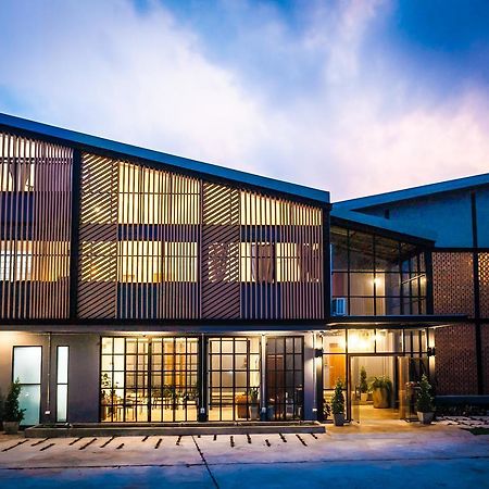 Hug Inn Phrae Bagian luar foto