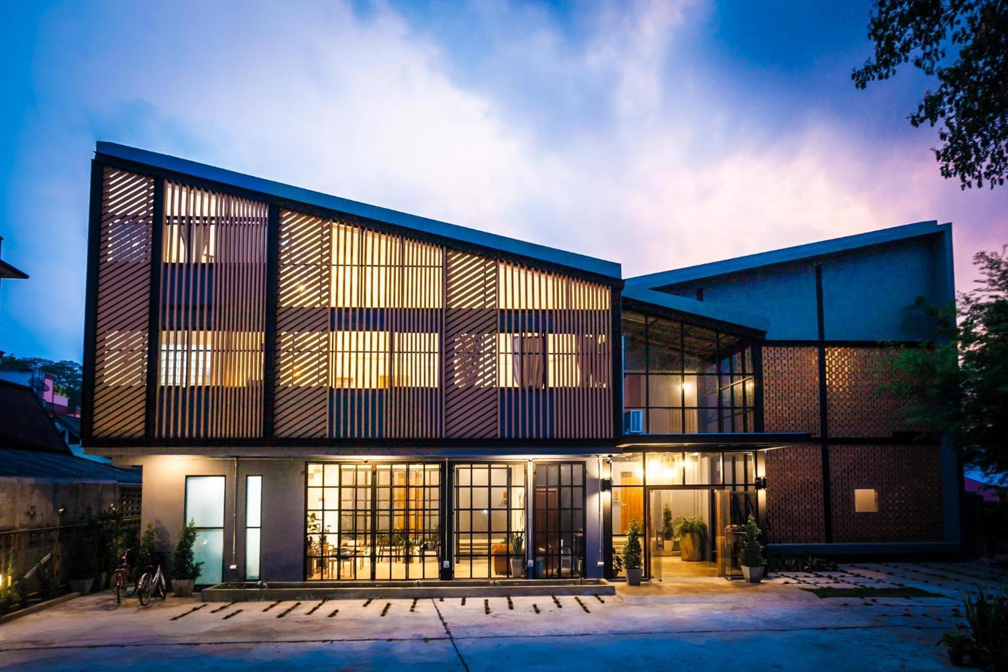 Hug Inn Phrae Bagian luar foto