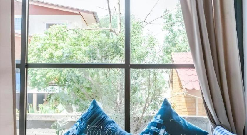 Hug Inn Phrae Bagian luar foto