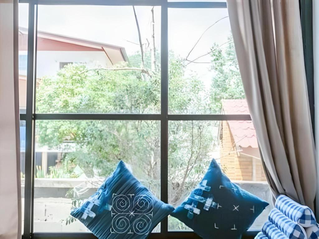 Hug Inn Phrae Bagian luar foto