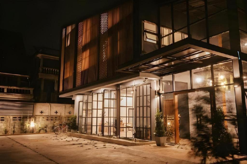 Hug Inn Phrae Bagian luar foto
